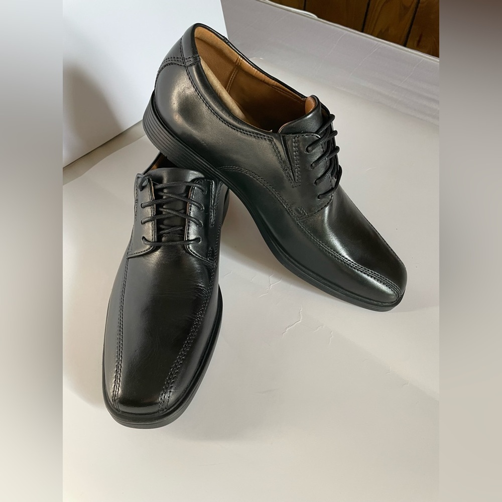 Never worn Clarks 7M leather shoes